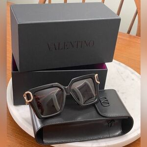 Valentino V-UNO women’s sunglasses